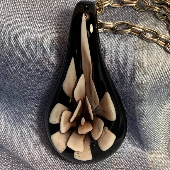 Black Pendant with 3-Dimensional Salmon Pink Floral Design Inside - Picture 6 of 10